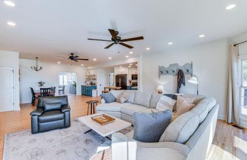 Townville House | Lake Hartwell Home with Dock and Fire Pit!