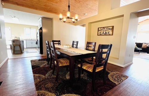Anderson House | Lake Hartwell House - Sunsets & Deep Water Dock - Close to Clemson & Anderson