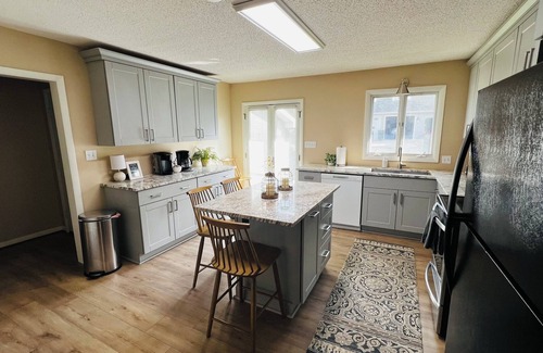 Anderson House | Lake Hartwell House - Sunsets & Deep Water Dock - Close to Clemson & Anderson