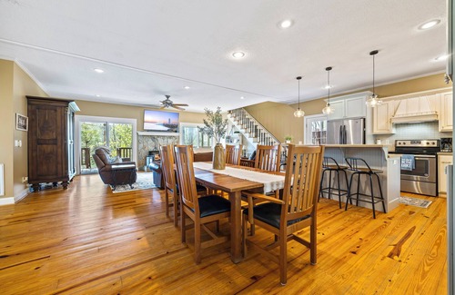 Lavonia House | Lake Hartwell Living at its Finest!