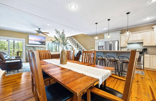 Lavonia House | Lake Hartwell Living at its Finest!