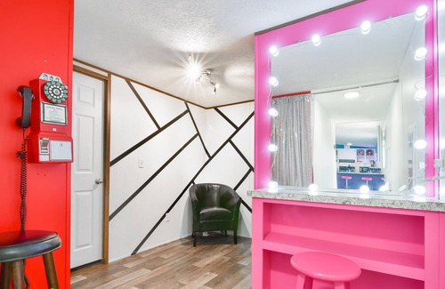 Reed Creek House | Lake Hartwell Selfie House - Amazing Selfies in Every Room!