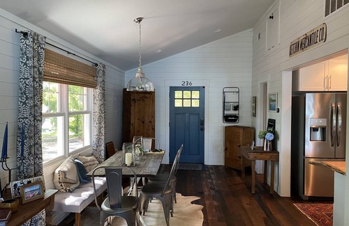 Anderson House | Lake Hartwell Updated Cottage. 4/3.5 sleeps 8