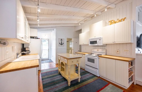 Fair Play House | Lake Hartwell Waterfront Cottage with Game-Room Sleeps 9