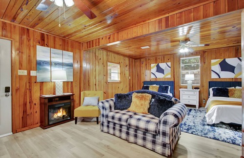Rockwell Cottage | Lake Haven Cottage - (On Lake Hamilton)