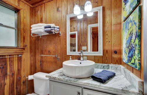 Piney House | Lake Haven Cottage with Game Room, Swim Dock and Boat