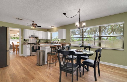 Tavares House | Lake Haven Retreat, Private Dock & Peaceful Views