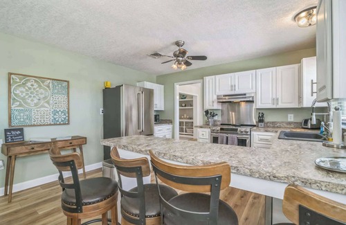 Tavares House | Lake Haven Retreat, Private Dock & Peaceful Views