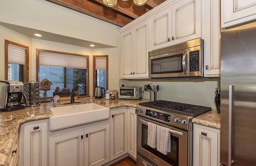 Arrowhead Villas House | Lake Home in the Pines with a Dodger history