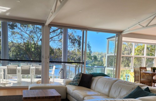 Conjola Park House | Lake House 5 Bedrooms in Conjola Park