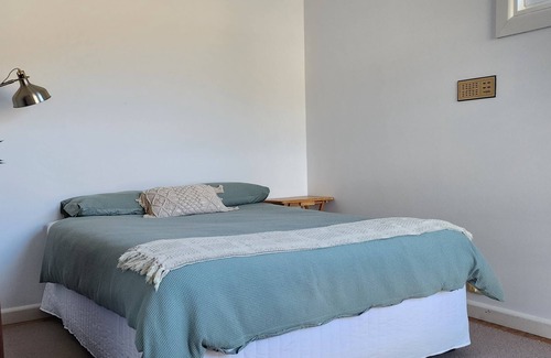 Conjola Park House | Lake House 5 Bedrooms in Conjola Park