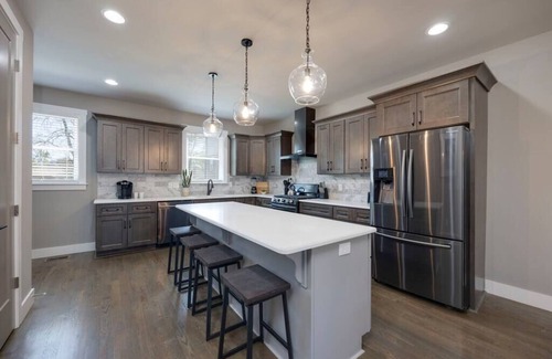 Lakewood House | Lake House for 10, 20 min to DT