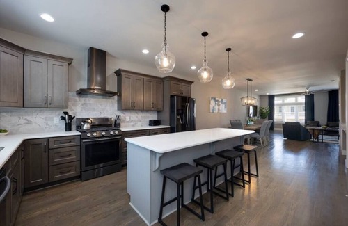 Lakewood House | Lake House for 10, 20 min to DT