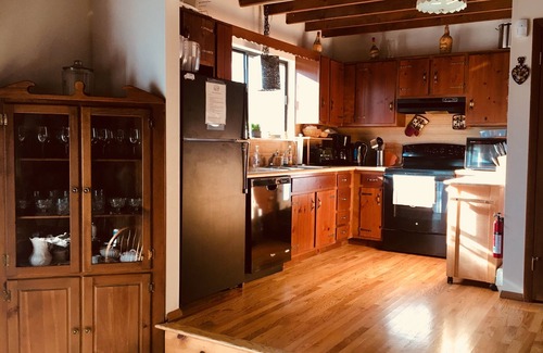Tobyhanna Cabin | Lake House Hideout in the Poconos; HOT TUB, KAYAKS, FIREPIT, DECK&GAS GRILL