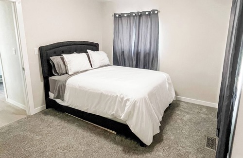 Whitetail House | Lake house on 5 acres 15 min walk to the beach or short drive down to the water