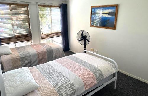 Forster House | Lake House on Elouera