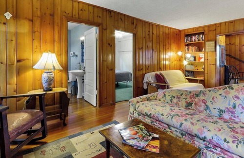 Potter Lake House | Lake House On Potter Lake Easy Troy, WI. Sleeps 8 by David Rigney Real Estate Solutions