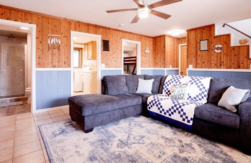 Ingleside House | Lake House on the Creek
