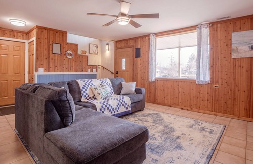 Ingleside House | Lake House on the Creek
