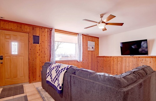 Ingleside House | Lake House on the Creek
