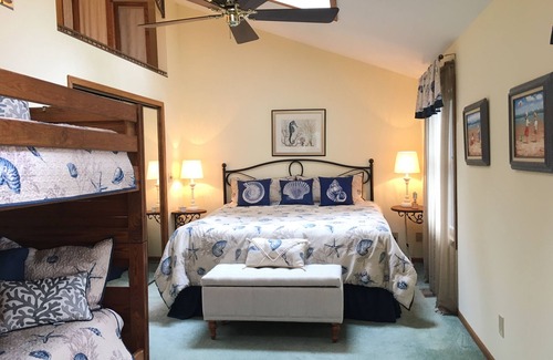 Bradley House | Lake House Retreat/Weekend Get Away