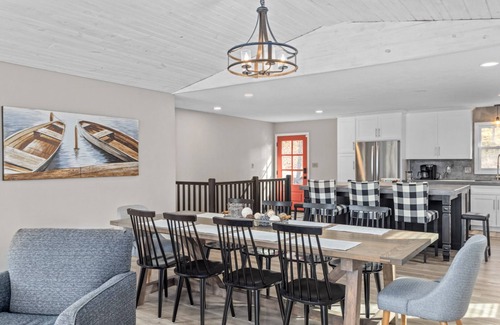 McColley House | Lake House: Spacious 6-Bedroom Retreat Perfect for Families and Waterside Fun!