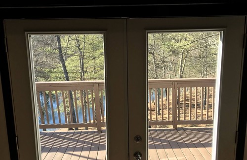 Hedgesville House | Lake House w/Pool and King Bed, Fishing - Dogs OK