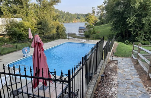 Northlakes House | Lake house with private pool.