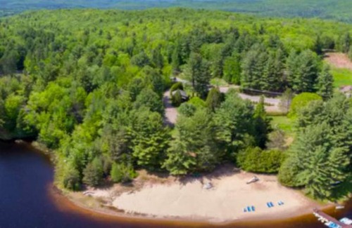 Chertsey House | Lake HouseChalet - Beach, Terrasse, Fireplaces, BBQ