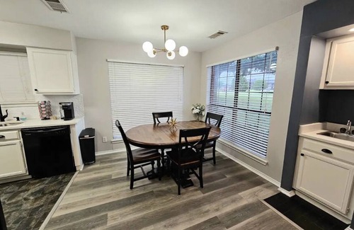 Garland Condo | Lake Hubbard, Modern and spacious
