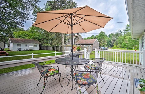 Tawas City House | Lake Huron House with Grill and Beach Access!