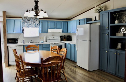 Russell Springs House | Lake it or Leave it! Lake House just one mile from Lake Cumberland Marina