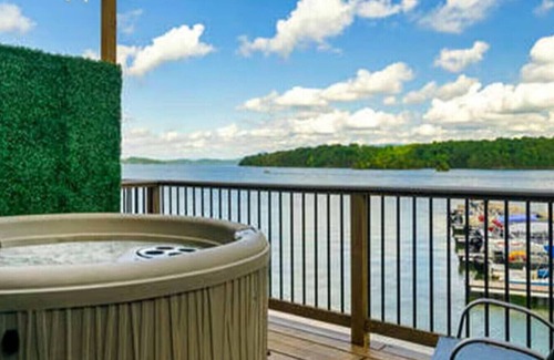 Dandridge House | Lake It Up @ Smoky MTN Lakeside