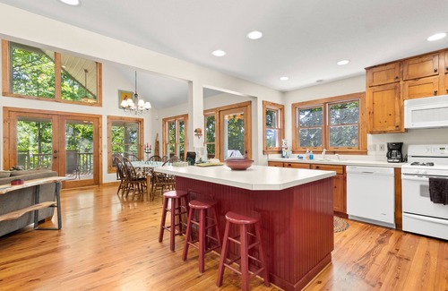 Nebo House | Lake James Getaway- Lakefront, Private Dock And Kayaks
