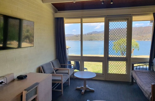 Jindabyne Hotel | Lake Jindabyne Hotel