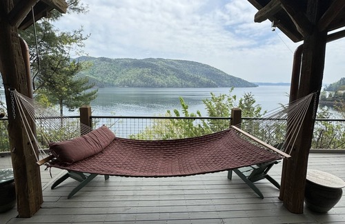 Salem House | Lake Jocassee lake front home