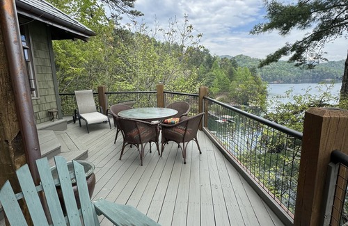 Salem House | Lake Jocassee lake front home