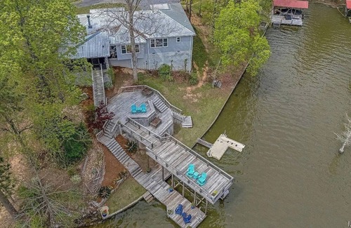 Titus House | Lake Jordan Oasis