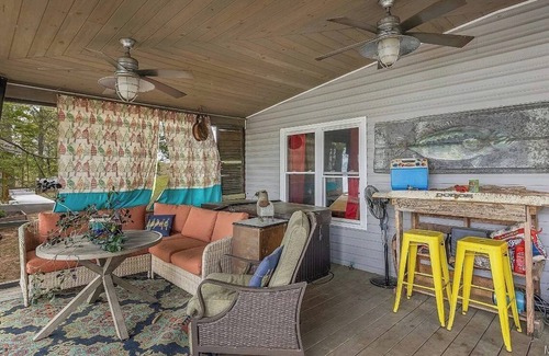 Titus House | Lake Jordan Oasis