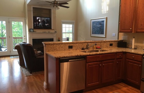 Salem House | Lake Keowee Lake Front- 90 day min
