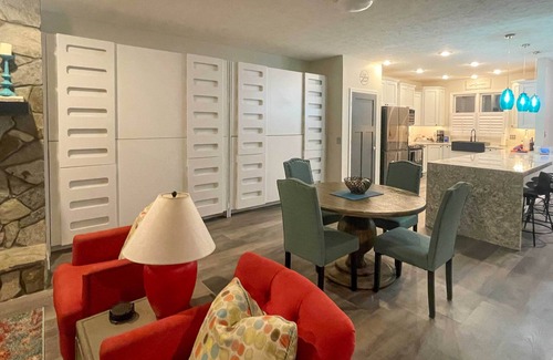 Salem Condo | Lake Keowee Resort Condo w/Balcony & Pool Access!