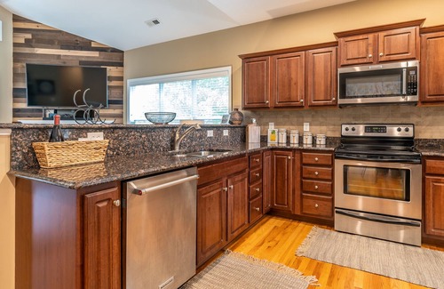 Seneca House | Lake Keowee Retreat! Swim, Boat, Kayak & Relax on Dock Just Steps from the Water