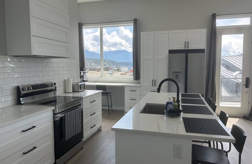 East Kootenay Cottage | Lake Koocanusa Beach-C/W dock