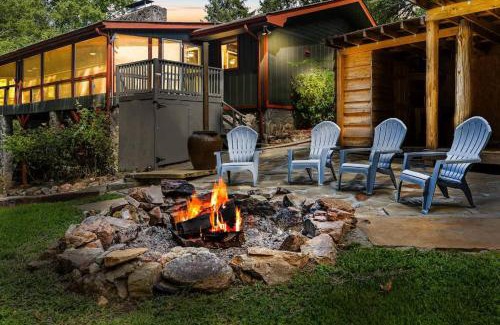 Gainesville House | Lake Lanier Escape- Gainesville Lakefront Stay