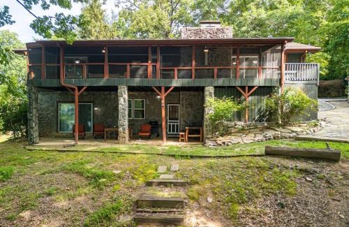 Gainesville House | Lake Lanier Escape- Gainesville Lakefront Stay