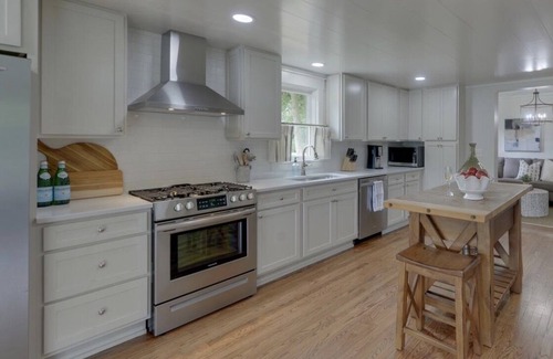 Gainesville House | Lake Lanier Farmhouse near Olympic Rowing Venue