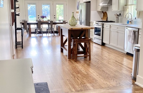 Gainesville House | Lake Lanier Farmhouse near Olympic Rowing Venue