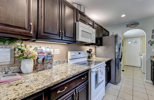 Gainesville House | lake lanier lakefront with private dock, king bed, pet friendly