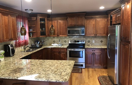 Gainesville House | Lake Lanier's Most Relaxing Experience, convenience to Marina, Shopping & Dining