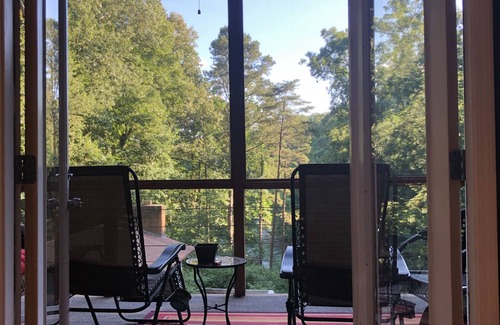 Gainesville House | Lake Lanier's Most Relaxing Experience, convenience to Marina, Shopping & Dining
